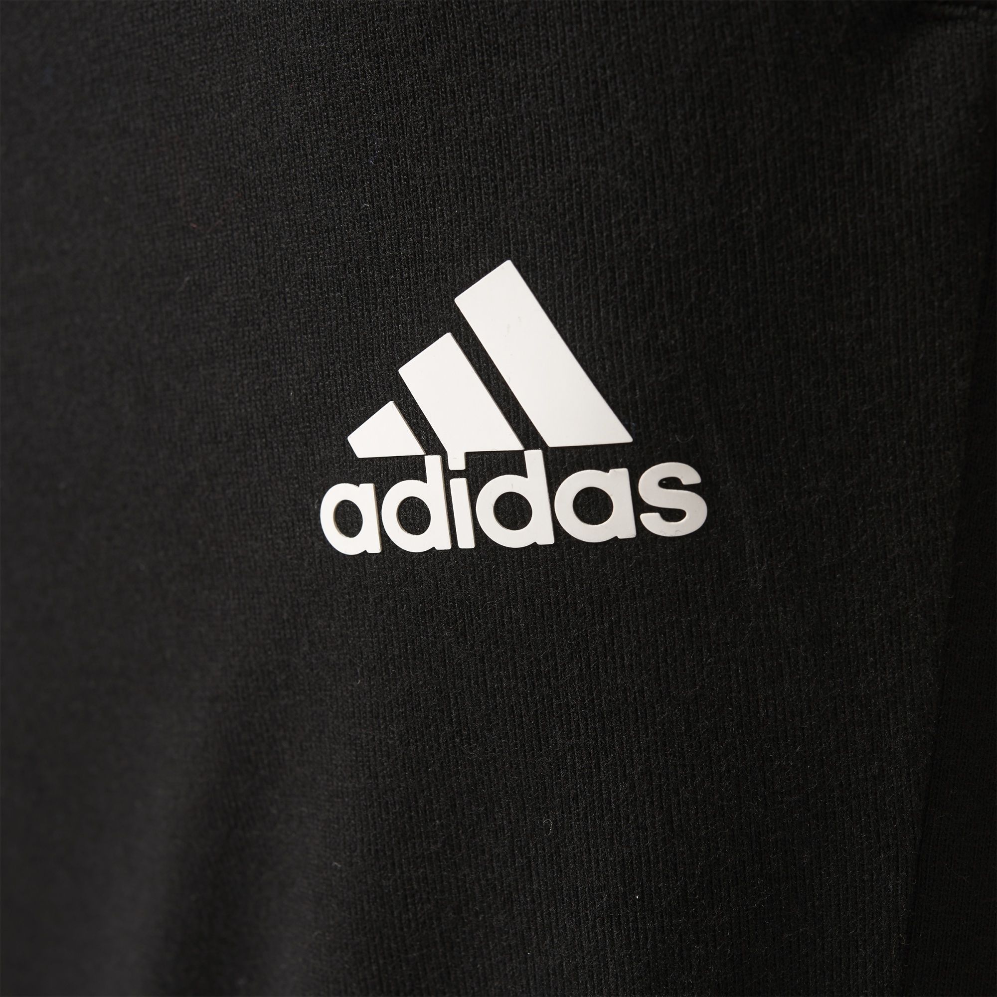 Какой адидас лучше. Адидас 1924. Adidas марка ei4418. Adidas знак. Adidas бренд логотип.