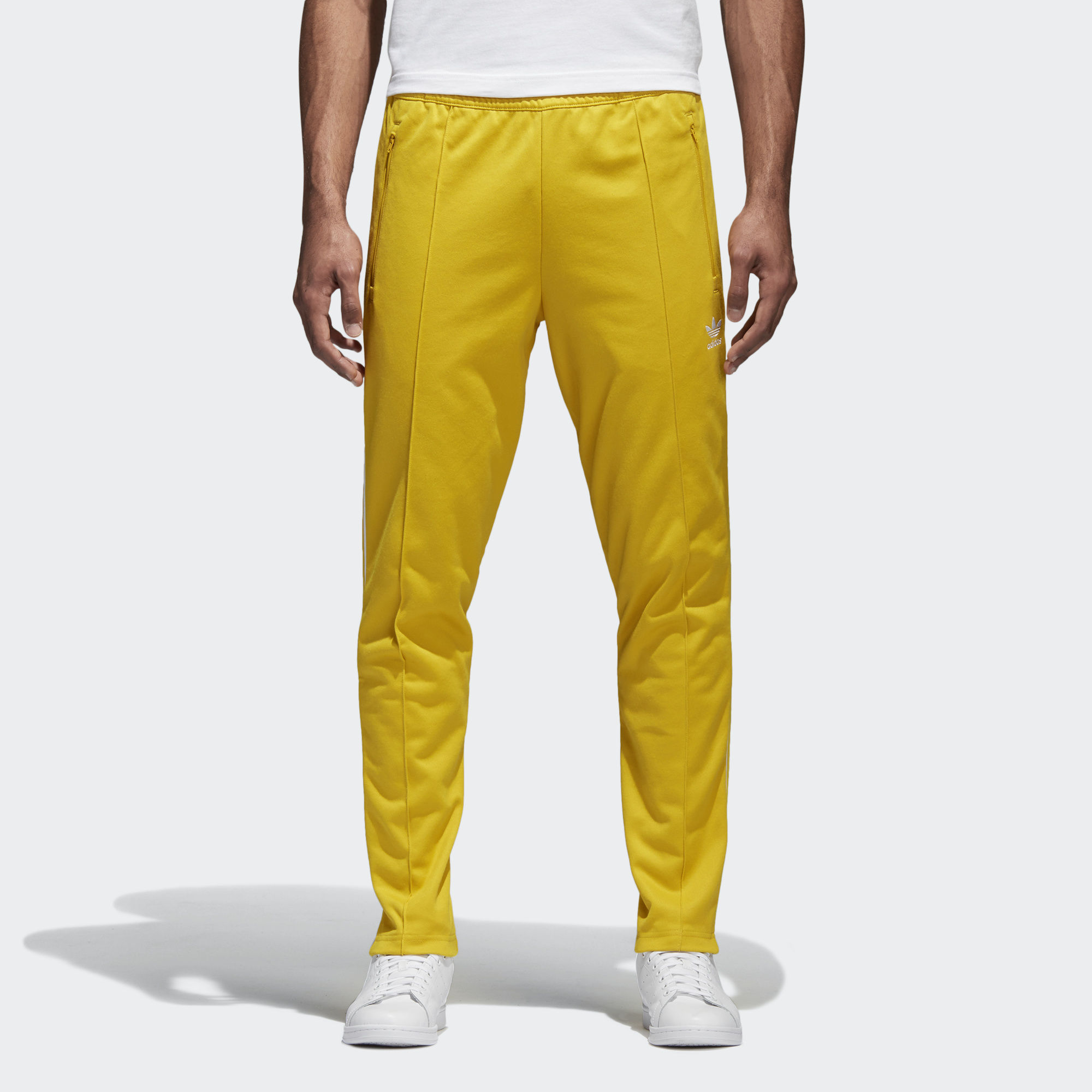 Желтые штаны мужские. Adidas Originals Beckenbauer штаны. Брюки adidas Originals Beckenbauer мужские. Жёлтые штаны адидас мужские. Штаны adidas Originals мужские жёлтые.