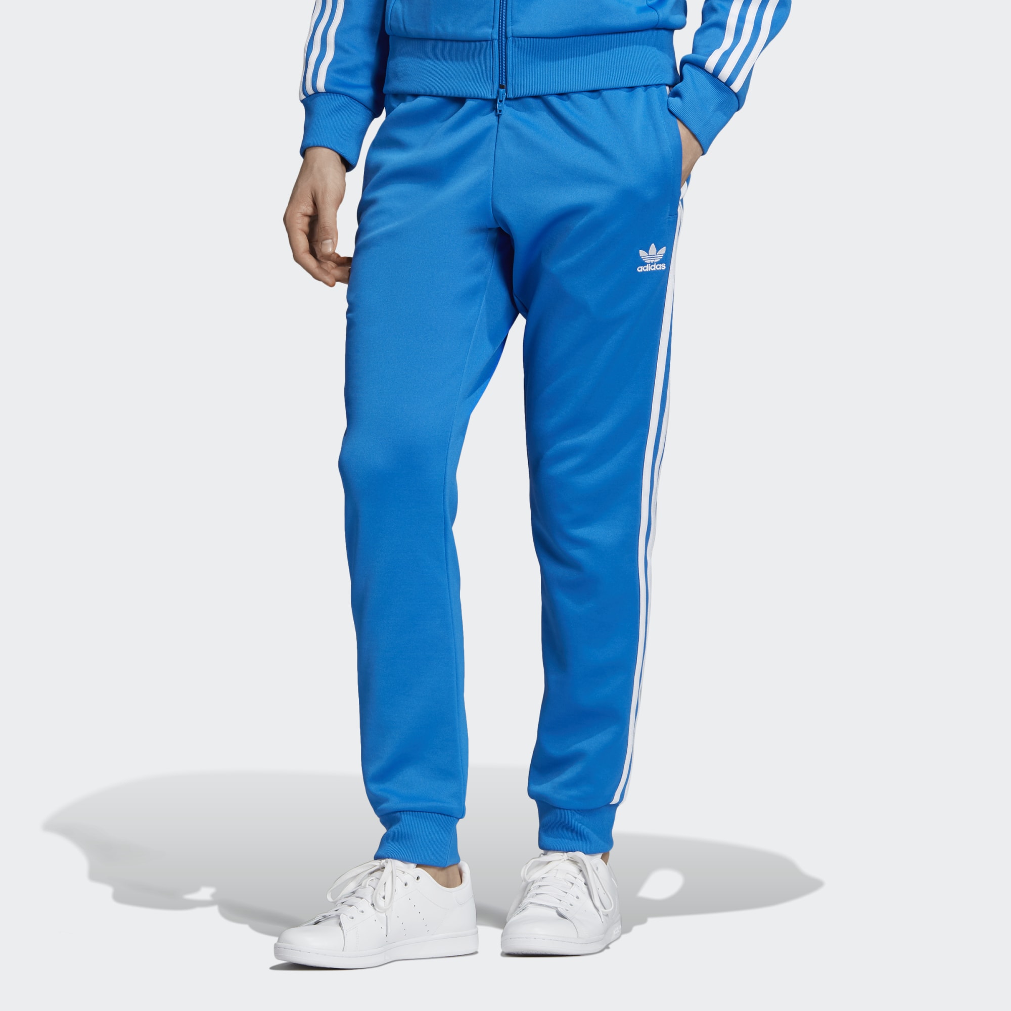 Спортивный костюм adidas originals. Штаны адидас ориджинал. Адидас Оригиналс брюки SST. Adidas SST TP Blue брюки. Штаны адидас синие Ориджиналс.